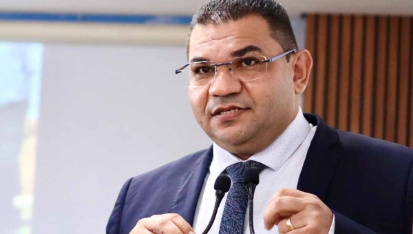 Vereador Fábio Araújo destaca aprovação da Lei Municipal que garante atendimento prioritário a mães e pais atípicos em Rio Branco