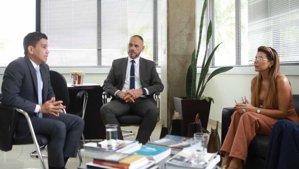 Gabriela Câmara discute parceria entre o Iteracre e o TJAC para o fortalecimento das ações de regularização fundiária