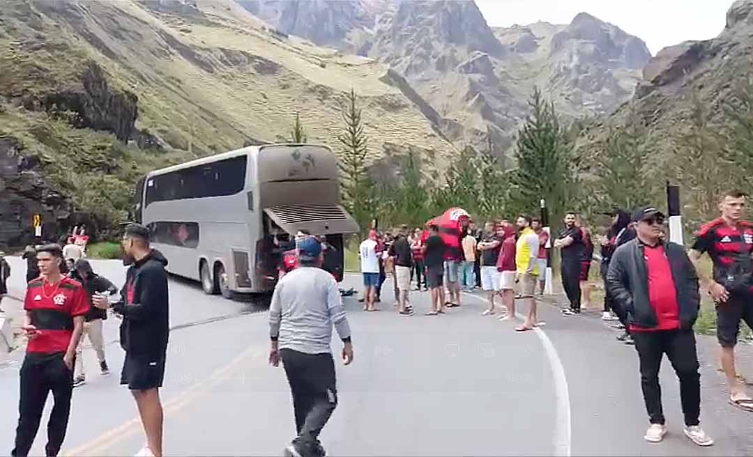 Ônibus com torcedores do Flamengo que saiu do Acre para a final da Libertadores quebra na rodovia do Pacífico