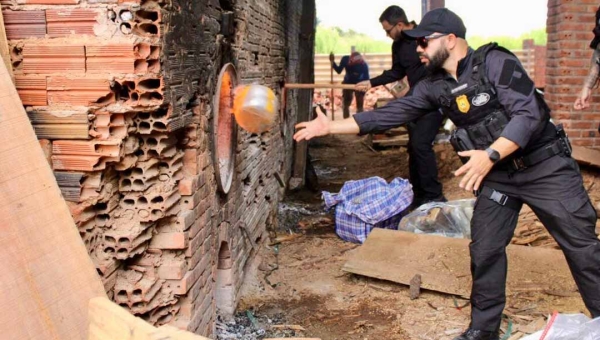 Polícia Civil do Acre incinera 500 kg de drogas em Rio Branco; destruição de entorpecentes causa prejuízo de R$ 3,5 milhões a criminosos