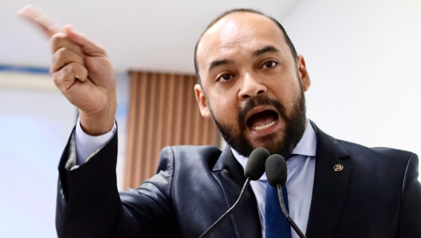 João Paulo critica Prefeitura e acusa Executivo de “passar manteiga na venta dos vereadores” durante sessão da Câmara de Rio Branco