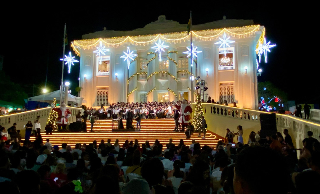 Centenas de pessoas prestigiam Cantata de Natal em frente ao Palácio Rio Branco; Escola de Música do Acre emociona público