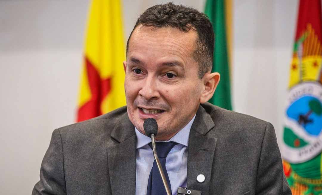 Adailton Cruz diz que ETA do Saneacre em Jordão não tem químico e água é distribuída ‘praticamente in natura’