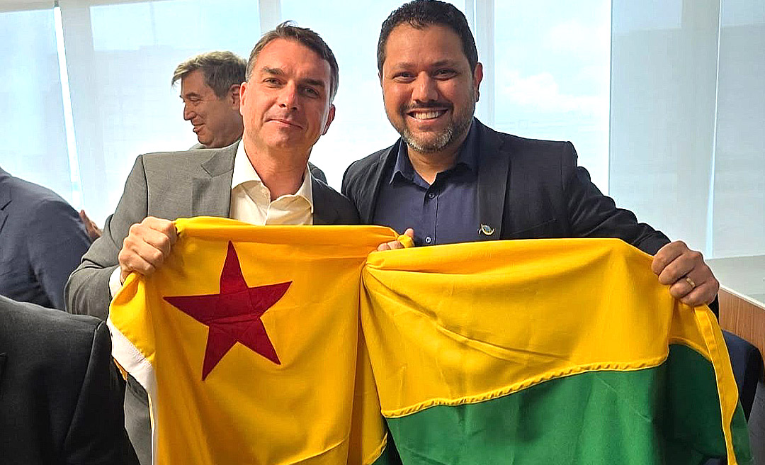 João Marcos grava vídeo ao lado de Flávio Bolsonaro e cita versículo da Bíblia: “Bem-aventurada a nação cujo Deus é o Senhor”