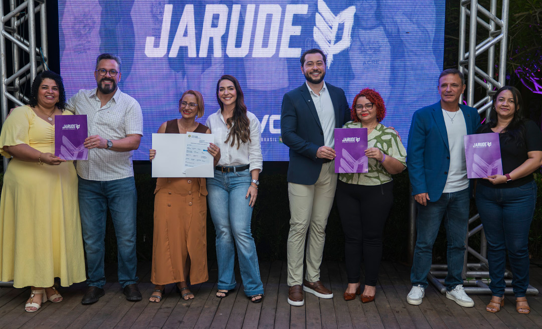 Jarude reúne mais de 300 educadores e anuncia R$ 1,7 milhão em emendas para 50 escolas