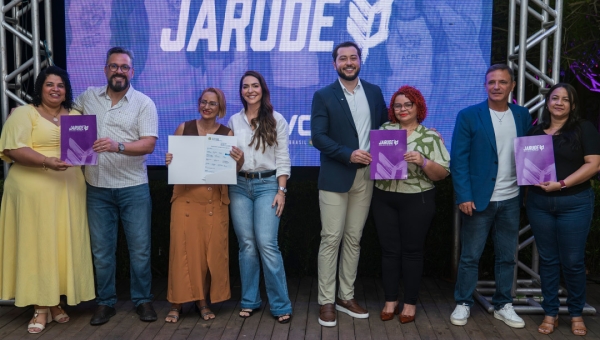 Jarude reúne mais de 300 educadores e anuncia R$ 1,7 milhão em emendas para 50 escolas