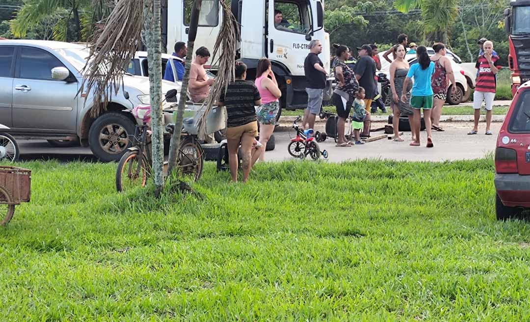 Moradores da Sapolândia fecham rotatória da Coca-Cola reivindicando melhorias; confusão é registrada