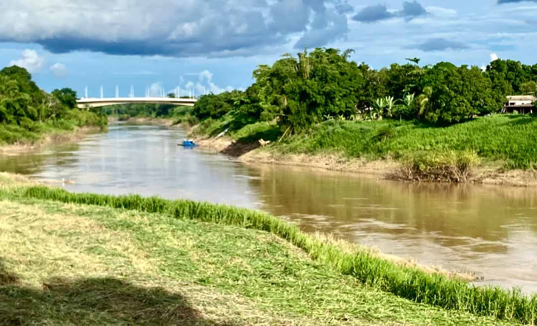 Oscilação: Rio Acre diminui quase dois metros em 24 horas e segue abaixo da cota de alerta em Rio Branco