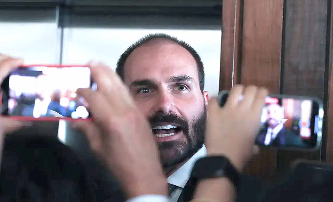 PF determina retorno imediato de Eduardo Bolsonaro a cargo de escrivão
