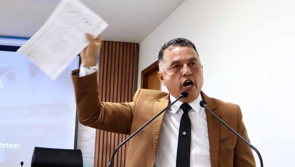 Fiscalização, projetos e ações sociais marcam o primeiro ano de Eber Machado na Câmara de Rio Branco