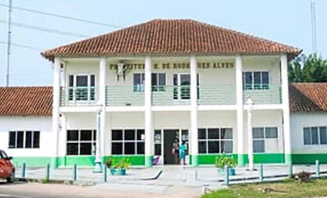 Prefeitura de Rodrigues Alves exonera mais de 120 cargos comissionados; medida atinge cargos da administração direta