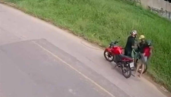 Entregador de iFood é rendido e tem celular levado em assalto filmado em Rio Branco