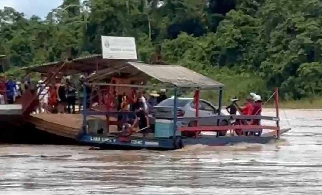 Balsas colidem na travessia do rio Juruá