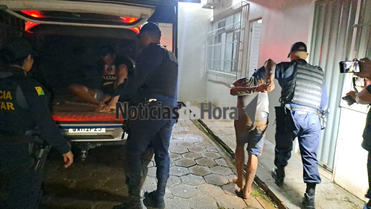 Dupla é presa pela PM após roubar carro elétrico e manter morador refém durante assalto no Bom Sucesso, em Rio Branco
