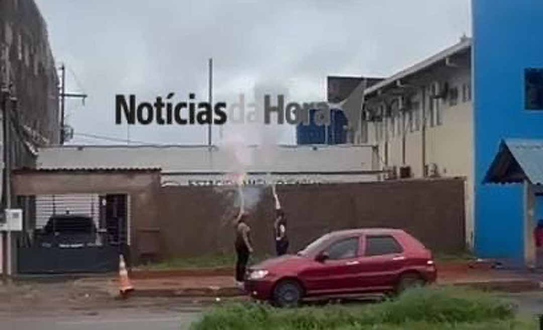 Servidores e comunidade comemoram mudança na gestão da URAP Vila Ivonete; fogos de artifício marcaram o momento