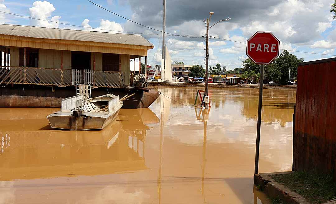 Bocalom convoca reunião de emergência com a possibilidade de transbordamento após Rio Acre atingir 13,30 metros