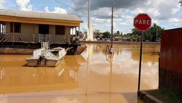 Bocalom convoca reunião de emergência com a possibilidade de transbordamento após Rio Acre atingir 13,30 metros