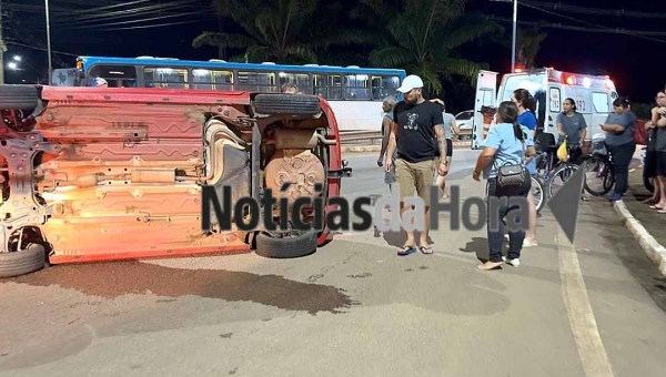 Família sofre capotamento após colisão nas proximidades da rotatória da Corrente, na BR-364, em Rio Branco