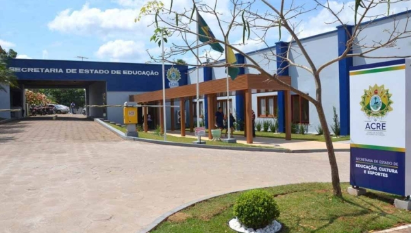 Acre tem 25% dos diretores de escolas escolhidos pela gestão, sem a participação da comunidade escolar, mostra Anuário