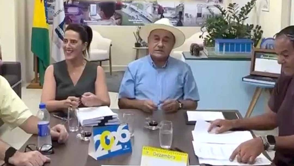 Bocalom anuncia Carnaval 2026 na Praça da Revolução com novidades e diz que “vai continuar cuidando do povo nas alagações”