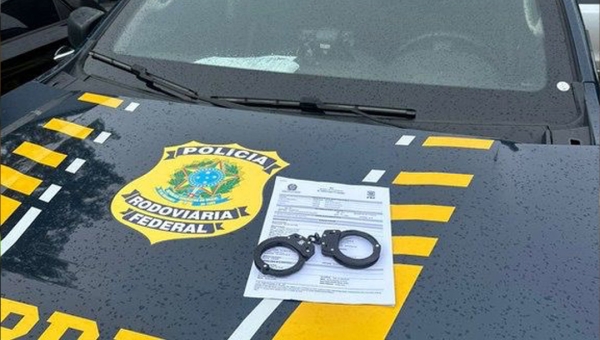 PRF captura foragido da justiça por tráfico de drogas durante fiscalização na BR-364