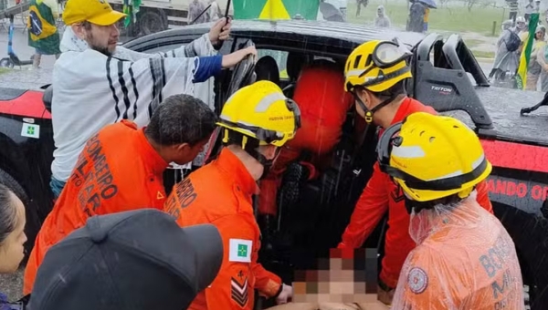 Raio atinge área central de Brasília e 24 são levados a hospitais; grupo aguardava marcha de apoiadores de Bolsonaro