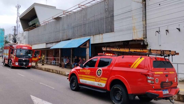 Falso princípio de incêndio em prédio abandonado mobiliza Corpo de Bombeiros no Centro de Rio Branco