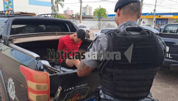 Homem monitorado por tornozeleira eletrônica é preso por tráfico de drogas no bairro Araçá, em Rio Branco