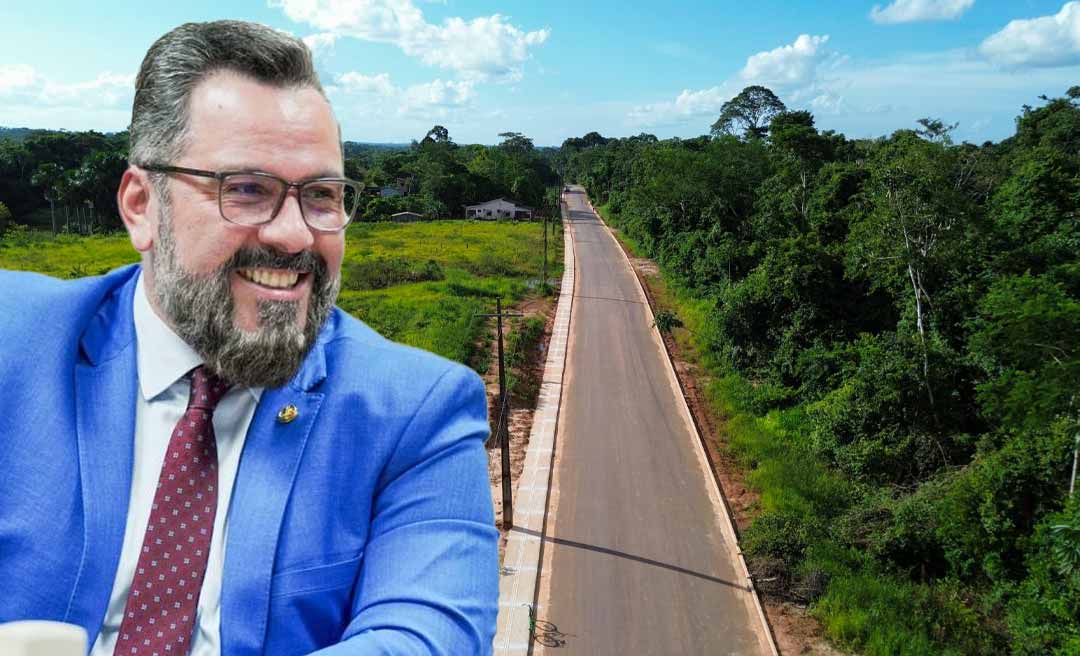 Alan Rick comemora nova etapa de asfaltamento da estrada que liga Ipê ao Universitário