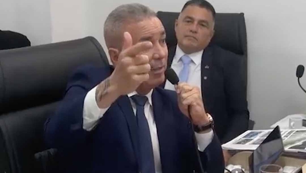 “Gol de placa foi reduzir emendas; parlamentar não devia ter nenhuma”, diz Neném Almeida ao elogiar Bocalom na abertura do ano legislativo