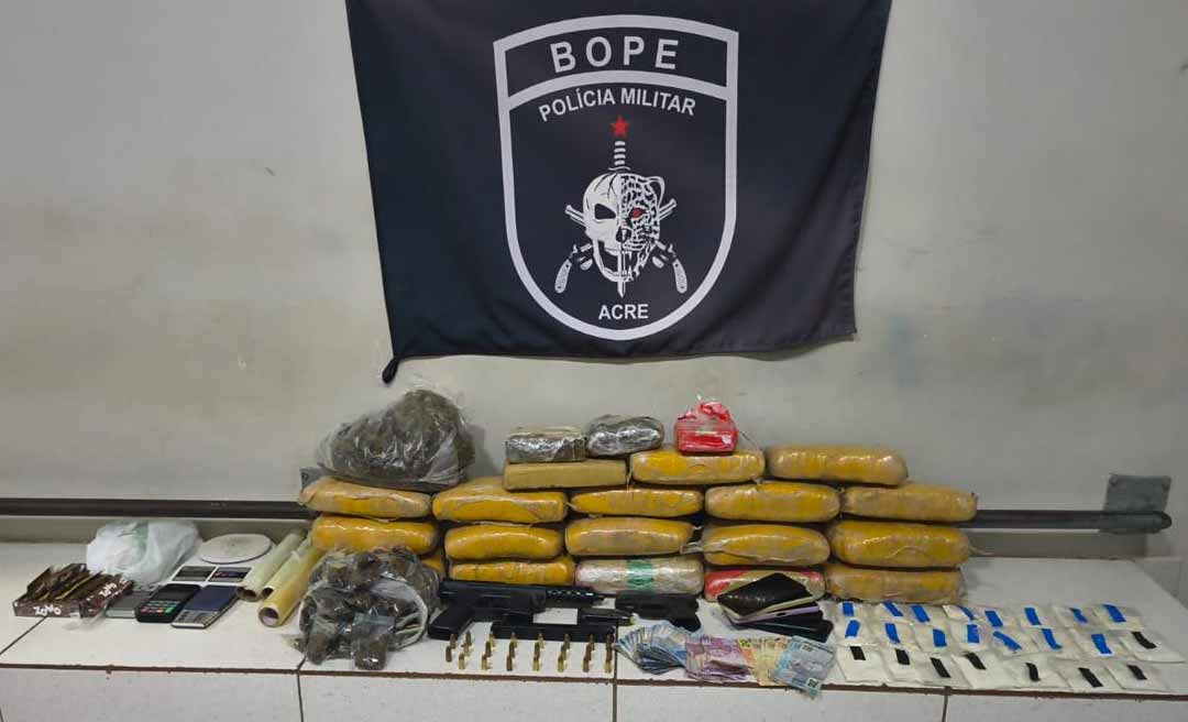 PM apreende cerca de 22 quilos de drogas e armas de fogo durante operação no bairro Tancredo Neves