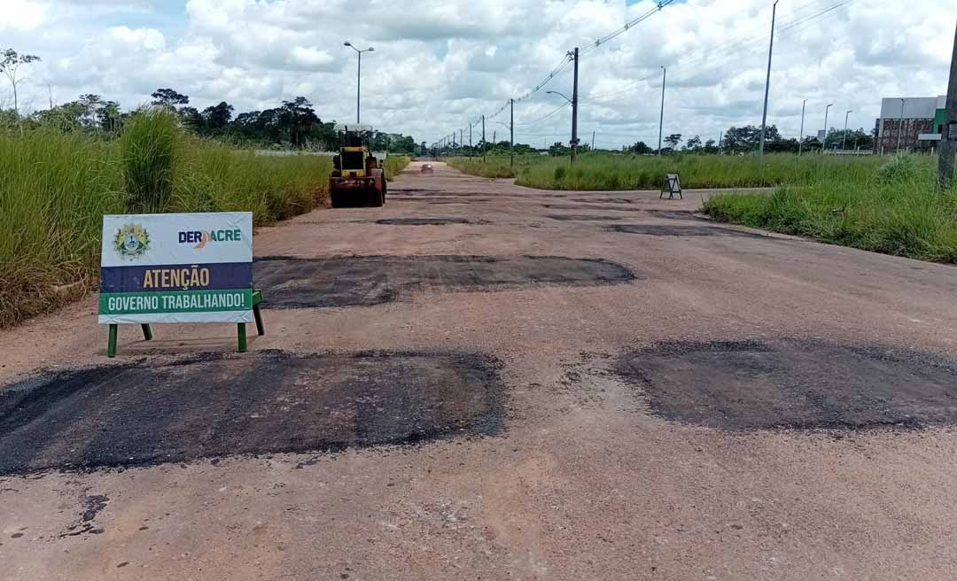 Deracre executa operação tapa-buraco nas vias da Cidade do Povo, em Rio Branco