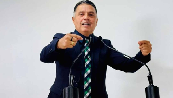 “Não é justo cobrar IPTU de quem mora em rua cheia de buracos”, diz Eber Machado ao propor isenção