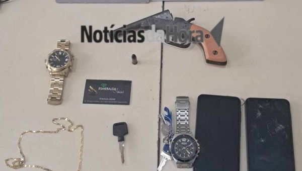 Dupla é presa após tentar roubar mulher no Centro de Rio Branco; um dos suspeitos tinha mandado de prisão em aberto
