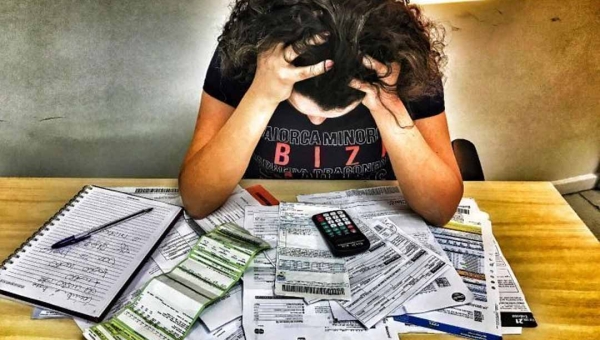 Famílias acreanas iniciam o ano com mais dívidas, segundo pesquisa realizada pela CNC