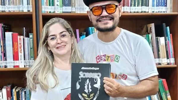 Poeta da Baixada lança “Sorriso Estranho” na escola João Eduardo I, em Rio Branco