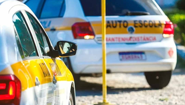 Detran atualiza regras do exame prático de direção e anuncia fim da baliza