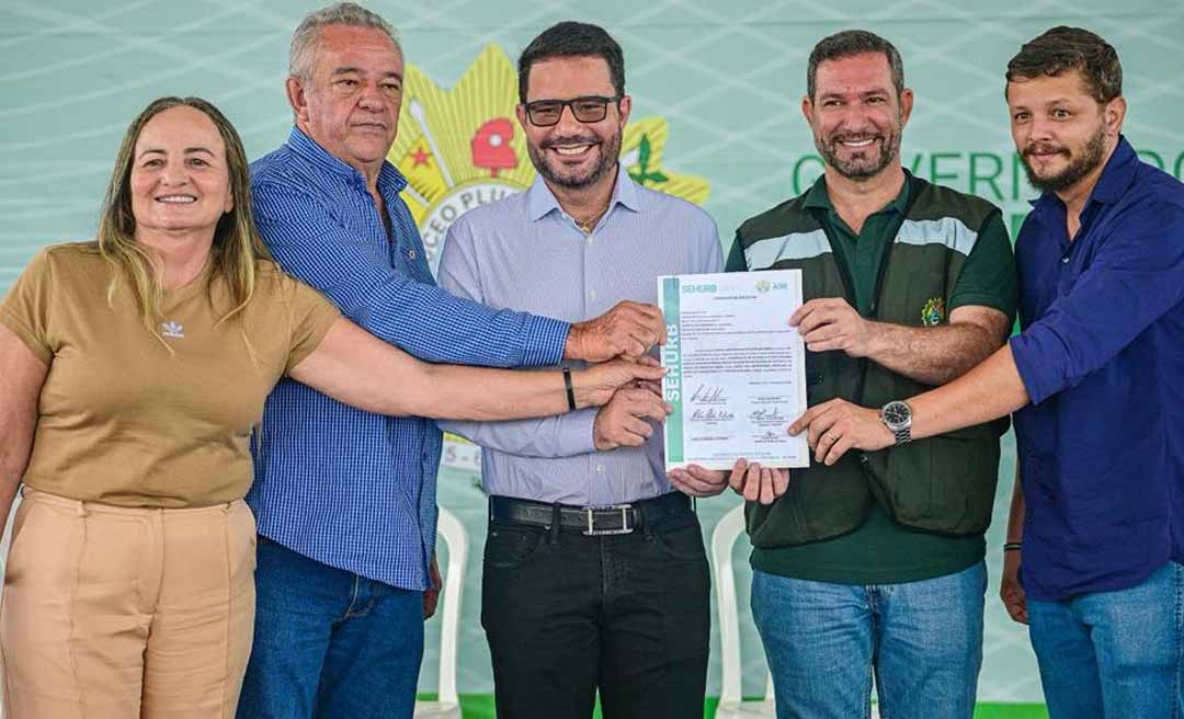 Governador Gladson Camelí assina contrato para construção de casas populares em Plácido de Castro