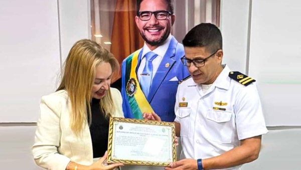 Marinha do Brasil homenageia Sula Ximenes e destaca parceria com o Deracre