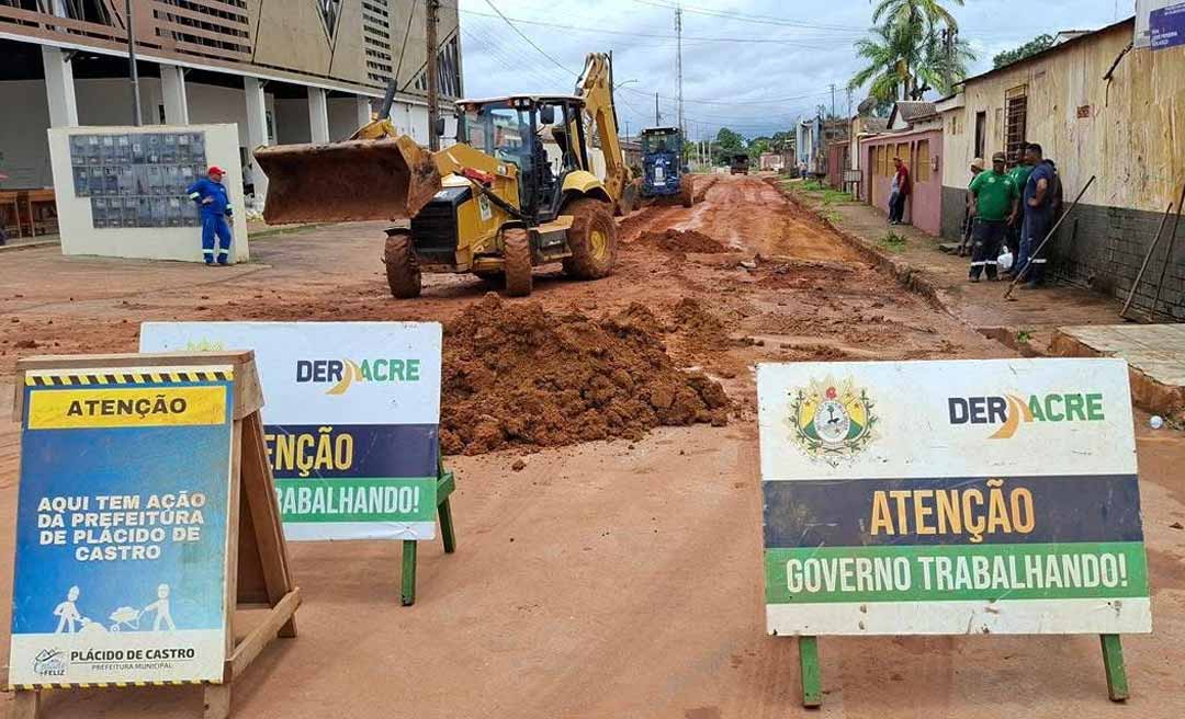Deracre e Prefeitura de Plácido de Castro trabalham em obras de asfalto na Rua José Pereira Nolasco