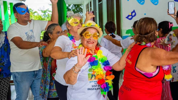 Carnaval com Saúde: Prefeitura promove aulão da Academia da Saúde para a terceira idade no Barro Vermelho