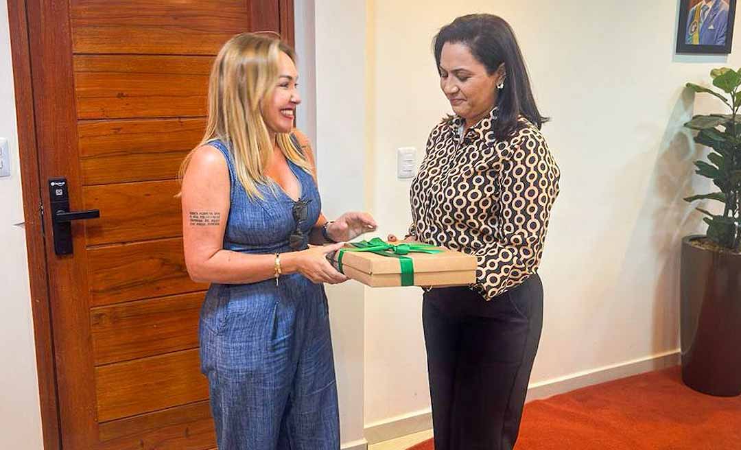 Deracre entrega Relatório Anual de Gestão 2025 à vice-governadora Mailza Assis