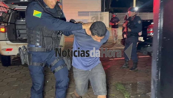 Tático do 2º Batalhão prende homem com escopeta e faca no bairro Taquari, em Rio Branco
