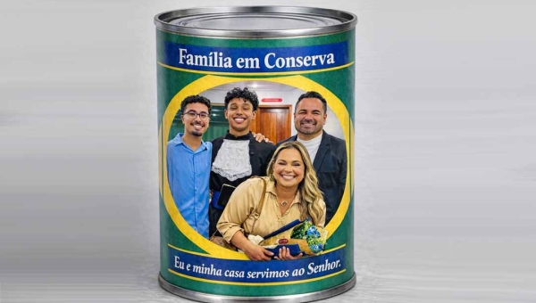 Evangélico da Assembleia de Deus, deputado do PL reage a desfile com trend da "família em lata de conserva"