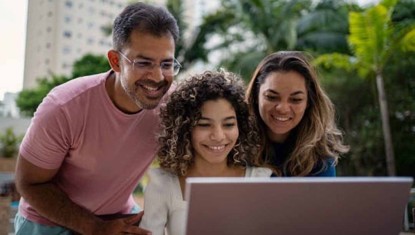 O fim do tédio chegou com o acesso liberado para series engraçadas diretamente no seu celular