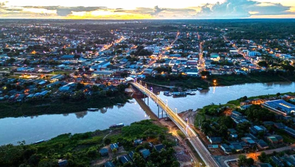 Maior obra da história de Sena Madureira, serviços em ruas, ramais, porto e produção rural marcam trabalho do Deracre no município