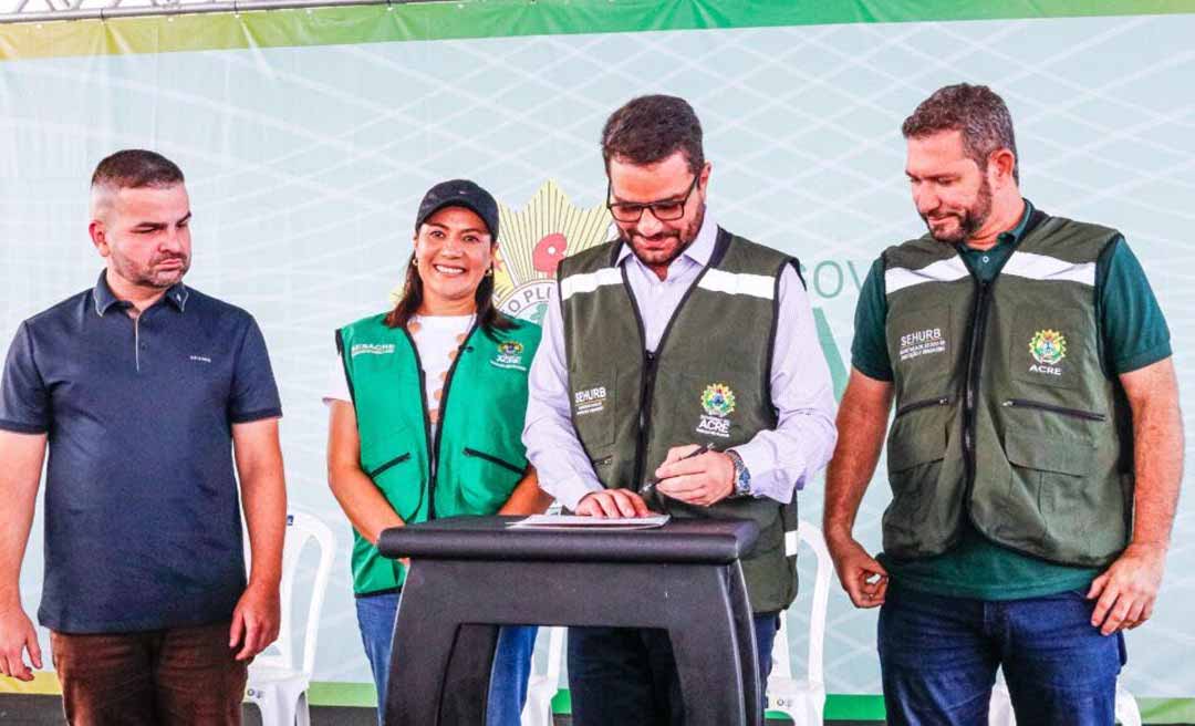 Em Tarauacá, governador Gladson Camelí assina autorização para a construção de novas unidades habitacionais