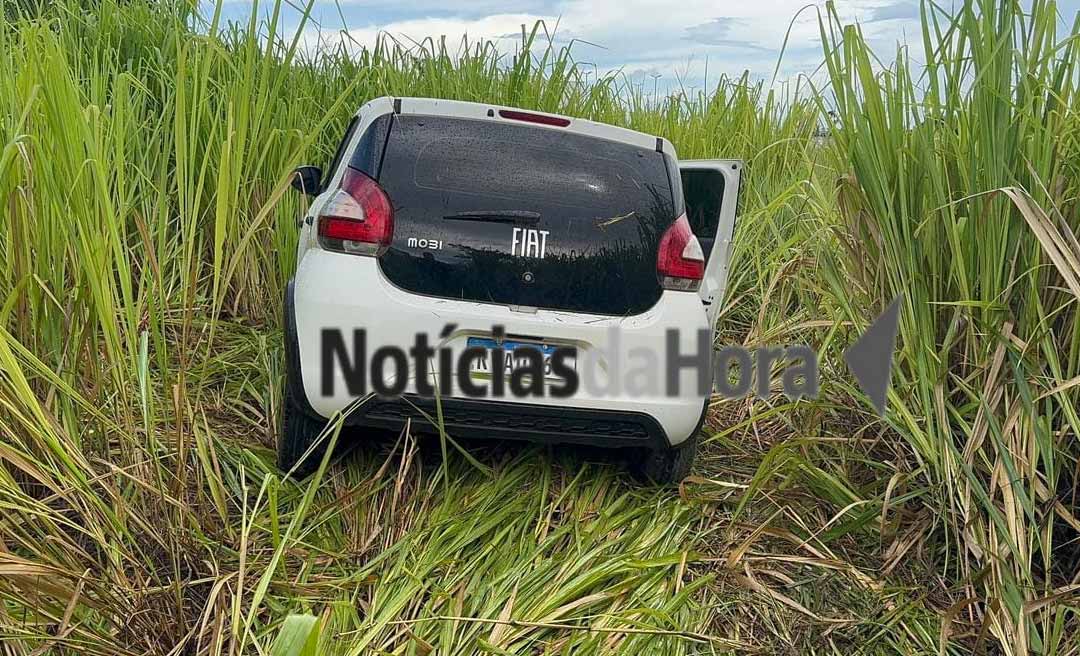 Carro invade área de mata após motorista passar mal em Rio Branco