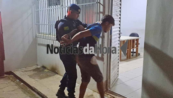 Suspeito por tráfico de drogas e desobediência é preso no bairro João Eduardo, em Rio Branco