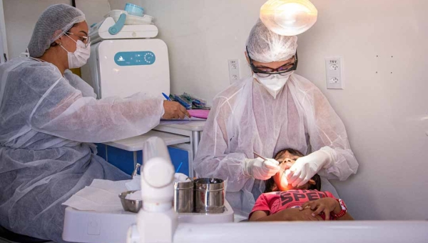 Prefeitura de Rio Branco fortalece a saúde bucal infantil com vans odontológicas nas escolas